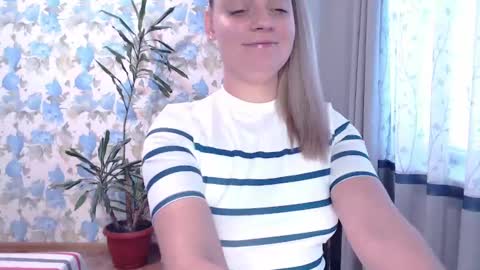 Snapshot of popkornmolli chatting on 01.17.25 popkornmolli online show from 01.17.25