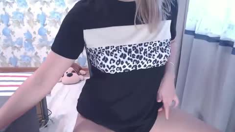 Snapshot of popkornmolli chatting on 01.23.25 popkornmolli online show from 01.23.25