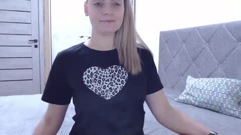 Snapshot of popkornmolli chatting on 02.18.25 popkornmolli online show from 02.18.25