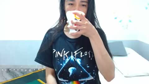 Snapshot of porcelainlux chatting on 12.17.25 porcelainlux online show from 12.17.25