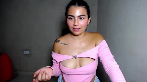 Snapshot of porn_sexy chatting on 12.19.24 NICKKYMARTIN online show from 12.19.24