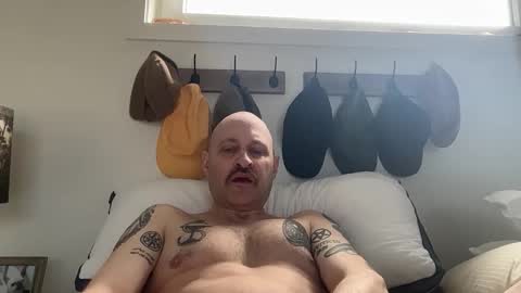 Snapshot of portclownsend chatting on 04.04.26 Port Clownsend online show from 04.04.26