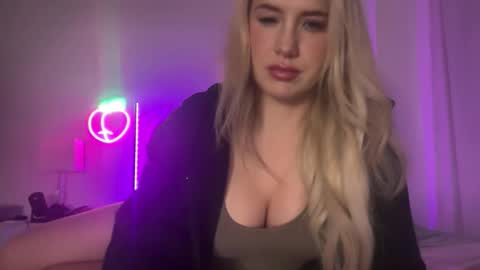 Snapshot of portiabanks chatting on 12.15.25 Portia Banks online show from 12.15.25