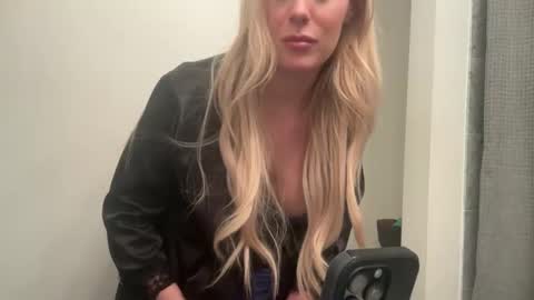 Snapshot of portiabanks chatting on 02.16.26 Portia Banks online show from 02.16.26