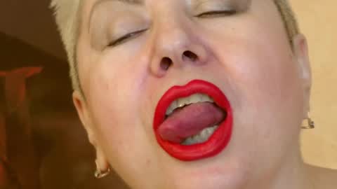Snapshot of posh_lady chatting on 01.04.25 LADY POSH online show from 01.04.25