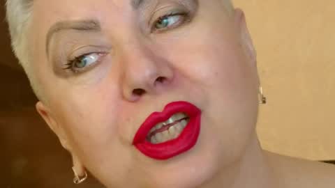 Snapshot of posh_lady chatting on 03.11.25 LADY POSH online show from 03.11.25