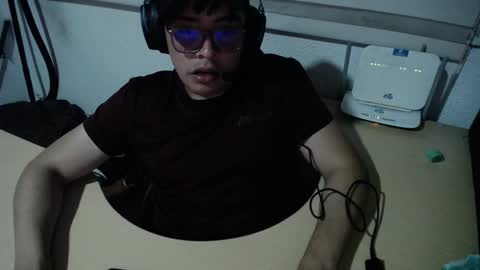 Snapshot of powerfulzeus2 chatting on 09.10.25 powerfulzeus2 online show from 09.10.25