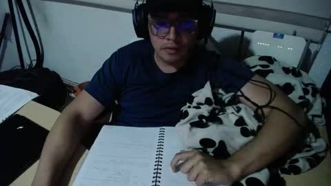 Snapshot of powerfulzeus2 chatting on 09.15.25 powerfulzeus2 online show from 09.15.25