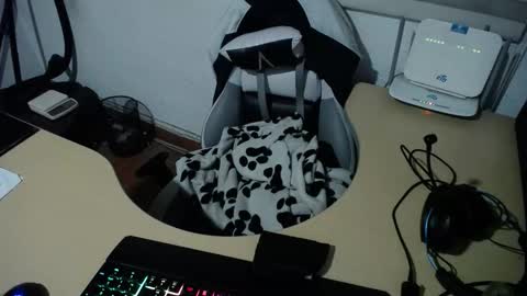 Snapshot of powerfulzeus2 chatting on 09.17.25 powerfulzeus2 online show from 09.17.25