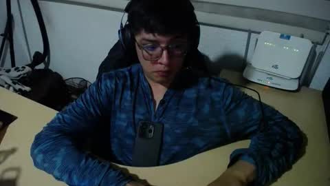 Snapshot of powerfulzeus2 chatting on 09.18.25 powerfulzeus2 online show from 09.18.25