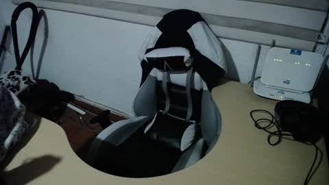 Snapshot of powerfulzeus2 chatting on 09.25.25 powerfulzeus2 online show from 09.25.25