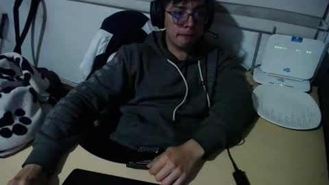 Snapshot of powerfulzeus2 chatting on 09.27.25 powerfulzeus2 online show from 09.27.25