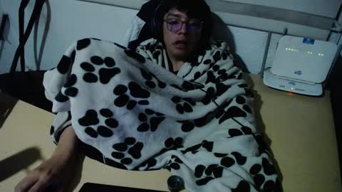 Snapshot of powerfulzeus2 chatting on 09.28.25 powerfulzeus2 online show from 09.28.25