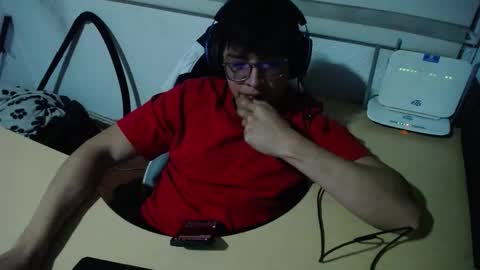 Snapshot of powerfulzeus2 chatting on 10.03.25 powerfulzeus2 online show from 10.03.25