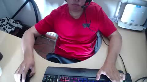 Snapshot of powerfulzeus2 chatting on 10.04.25 powerfulzeus2 online show from 10.04.25