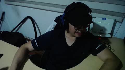 Snapshot of powerfulzeus2 chatting on 10.08.25 powerfulzeus2 online show from 10.08.25