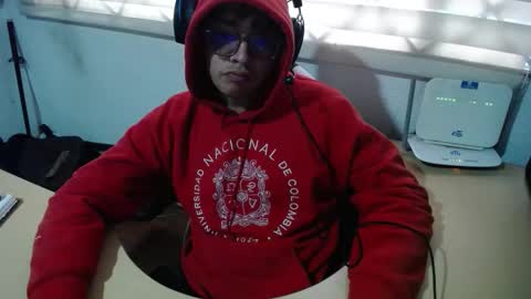 Snapshot of powerfulzeus2 chatting on 10.13.25 powerfulzeus2 online show from 10.13.25