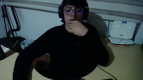 Snapshot of powerfulzeus2 chatting on 10.16.25 powerfulzeus2 online show from 10.16.25