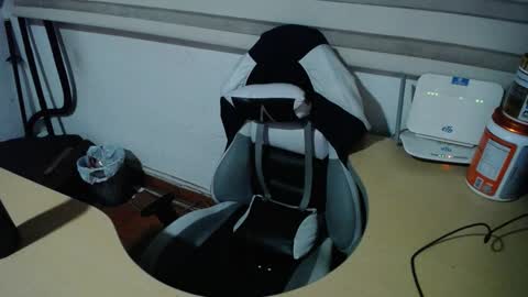 Snapshot of powerfulzeus2 chatting on 10.20.25 powerfulzeus2 online show from 10.20.25