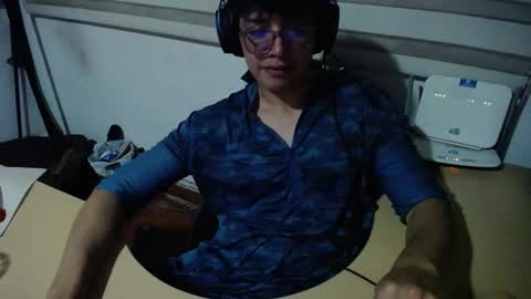 Snapshot of powerfulzeus2 chatting on 10.22.25 powerfulzeus2 online show from 10.22.25