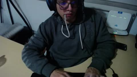 Snapshot of powerfulzeus2 chatting on 10.25.25 powerfulzeus2 online show from 10.25.25