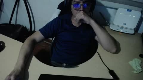 Snapshot of powerfulzeus2 chatting on 11.04.25 powerfulzeus2 online show from 11.04.25