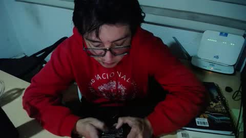 Snapshot of powerfulzeus2 chatting on 11.06.25 powerfulzeus2 online show from 11.06.25