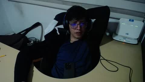 Snapshot of powerfulzeus2 chatting on 11.07.25 powerfulzeus2 online show from 11.07.25