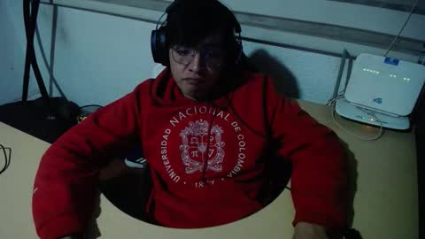 Snapshot of powerfulzeus2 chatting on 11.24.25 powerfulzeus2 online show from 11.24.25