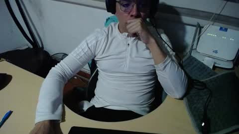 Snapshot of powerfulzeus2 chatting on 11.30.25 powerfulzeus2 online show from 11.30.25