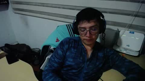 Snapshot of powerfulzeus2 chatting on 12.02.25 powerfulzeus2 online show from 12.02.25