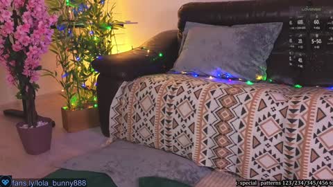 Snapshot of powerrr_ chatting on 01.25.25 Lola online show from 01.25.25