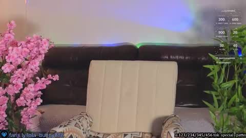 Snapshot of powerrr_ chatting on 11.22.25 Lola online show from 11.22.25