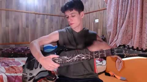 Snapshot of powertwinky chatting on 12.07.24 chris independent  online show from 12.07.24