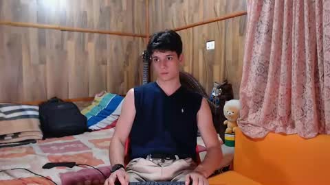 Snapshot of powertwinky chatting on 02.04.25 chris independent  online show from 02.04.25