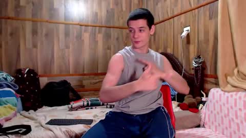 Snapshot of powertwinky chatting on 10.08.25 chris independent  online show from 10.08.25