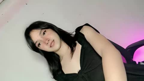 Snapshot of precious_laura18 chatting on 06.08.26 precious_laura18 online show from 06.08.26