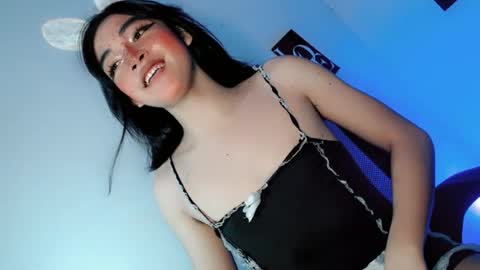 Snapshot of precious_laura18 chatting on 06.17.26 precious_laura18 online show from 06.17.26
