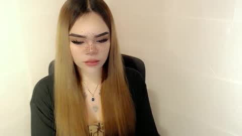 MAXXINE online show from 04.14.26
