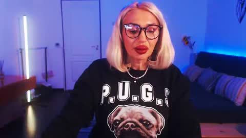 Snapshot of preggyhotmommy chatting on 12.14.24 Victoria online show from 12.14.24