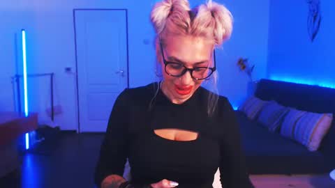 Snapshot of preggyhotmommy chatting on 12.24.24 Victoria online show from 12.24.24