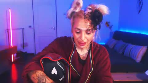 Snapshot of preggyhotmommy chatting on 12.25.24 Victoria online show from 12.25.24