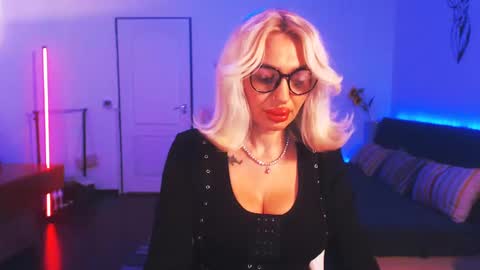 Snapshot of preggyhotmommy chatting on 12.30.24 Victoria online show from 12.30.24