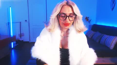 Snapshot of preggyhotmommy chatting on 12.31.24 Victoria online show from 12.31.24