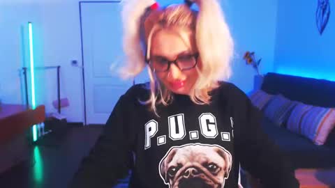 Snapshot of preggyhotmommy chatting on 01.02.25 Victoria online show from 01.02.25