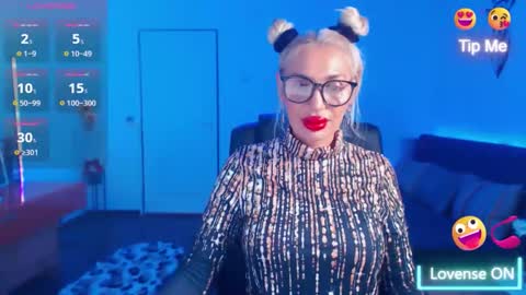 Snapshot of preggyhotmommy chatting on 12.17.25 Victoria online show from 12.17.25