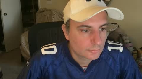 Snapshot of preppyguyintokink1 chatting on 12.21.25 preppyguyintokink1 online show from 12.21.25