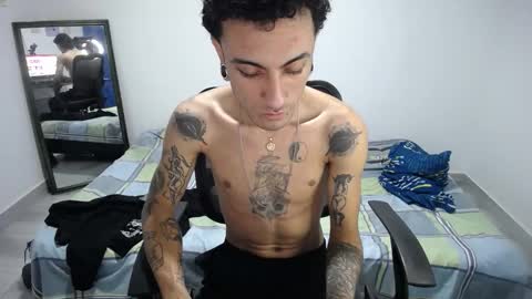 Snapshot of present_the_magic chatting on 12.21.25 Plux online show from 12.21.25