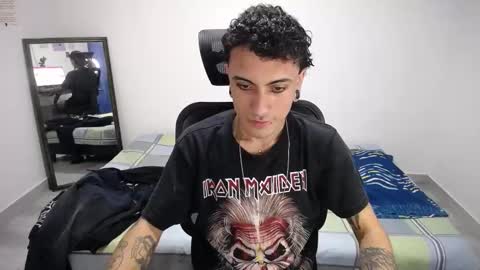 Snapshot of present_the_magic chatting on 12.21.25 Plux online show from 12.21.25