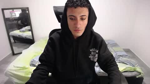 Snapshot of present_the_magic chatting on 01.11.26 Plux online show from 01.11.26